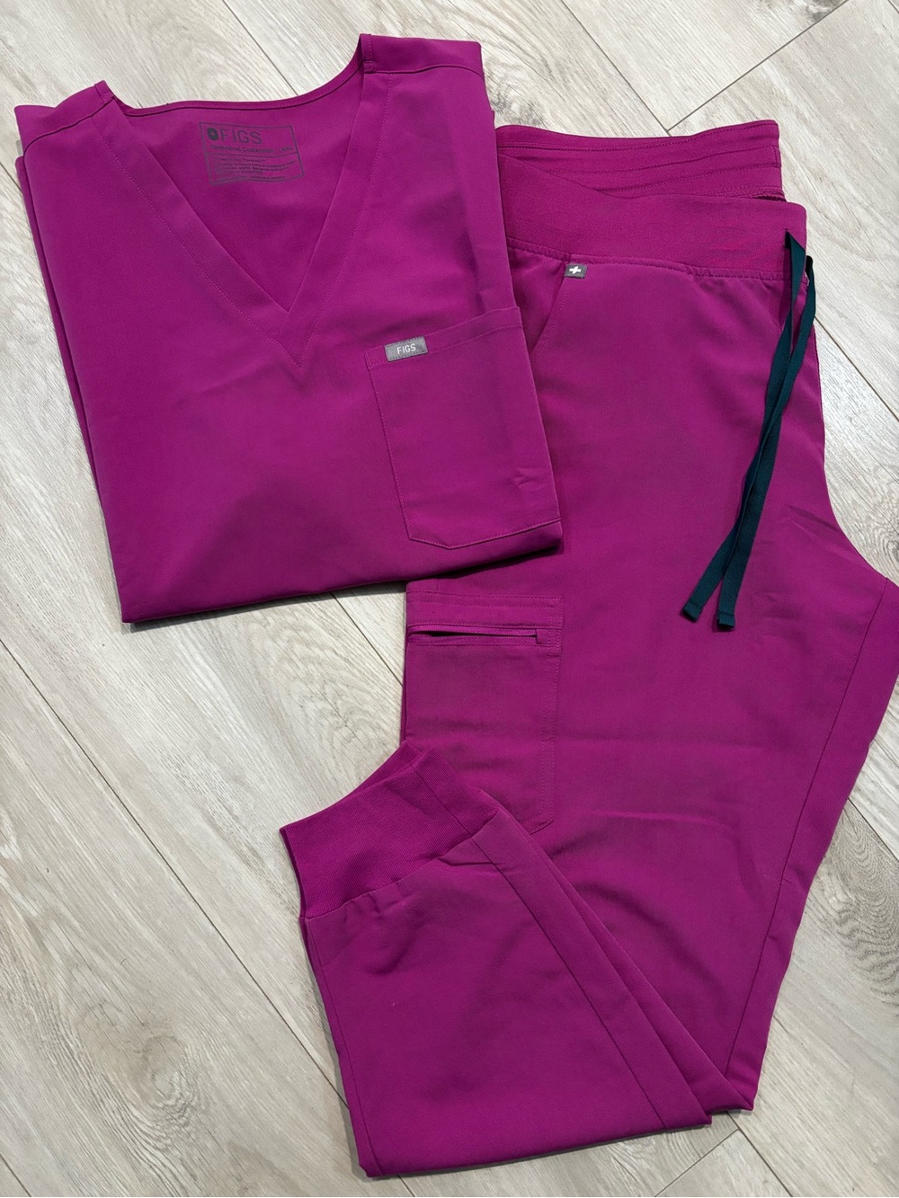 Figs Women's Jogger Scrub Set in Magenta